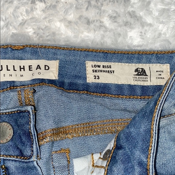 Bullhead low rise skinniest jeans - Picture 2 of 5